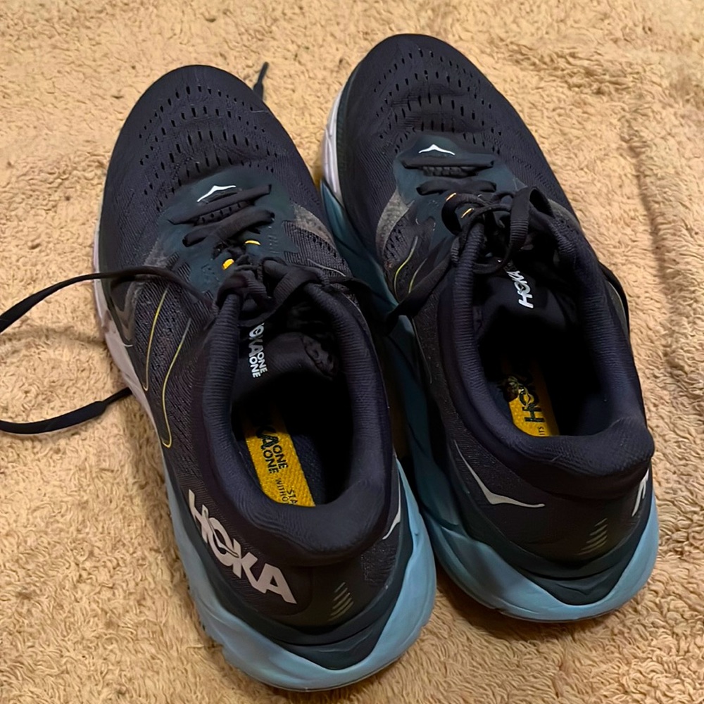 Hoka one one Men’s Arahi 5-size 9